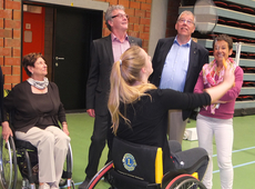 Lions Club Antwerpen Voorkempen doneert een sportrolstoel