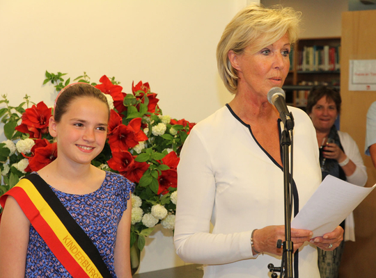 Schepen Karina Hans opent de vernieuwde hoofdbib Schepen Karina Hans opent de vernieuwde hoofdbib
