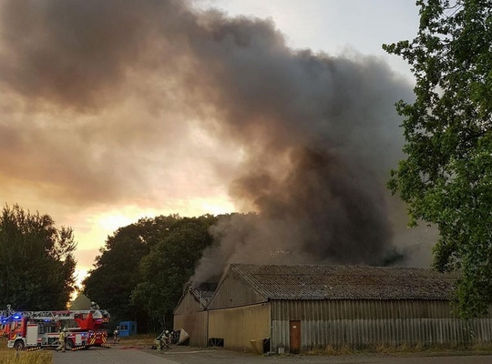 zweefvliegtuigen gaan in vlammen op