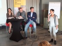 Schepen van Sport Adinda Van Gerven maakt reclame voor Antwerp 10 miles.